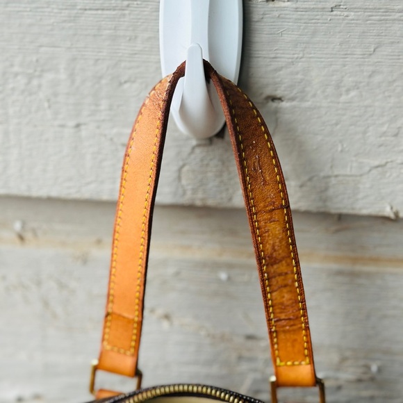 LOUIS VUITTON LV Excursion HandBag Monogram with Dustbag and COA. - Picture 14 of 17